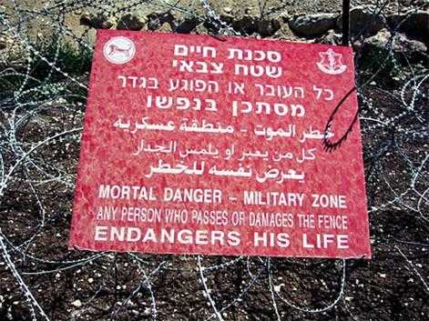 Gráfico 4: Un aviso israelí cerca del muro. (Electronic intifada, 2003).